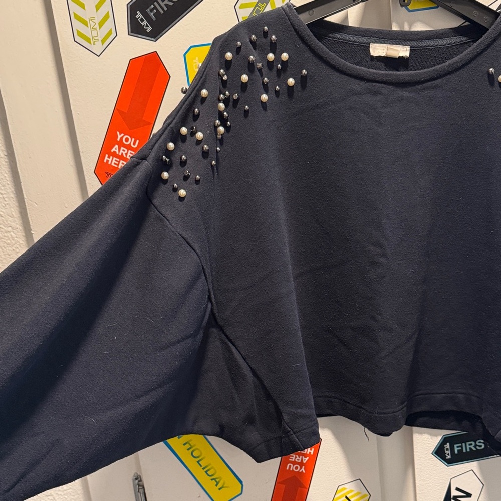 14 & Union Faux Pearl Crew Neck in Black - Picture 3 of 6